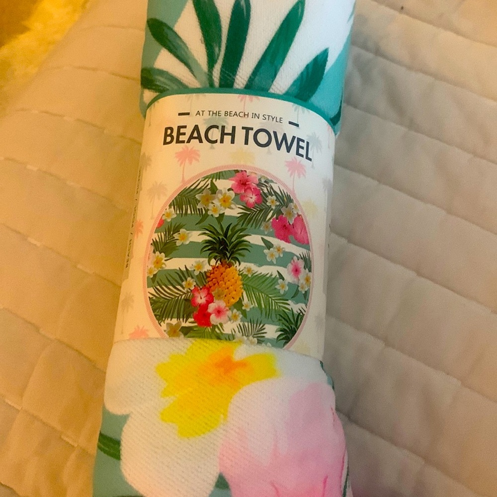 NWT🌺tropical Round Beach/pool/picnic towel